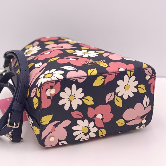 Kate Spade Darcy Road Trip Floral Small Bucket and Wallet Set - Picture 6 of 15